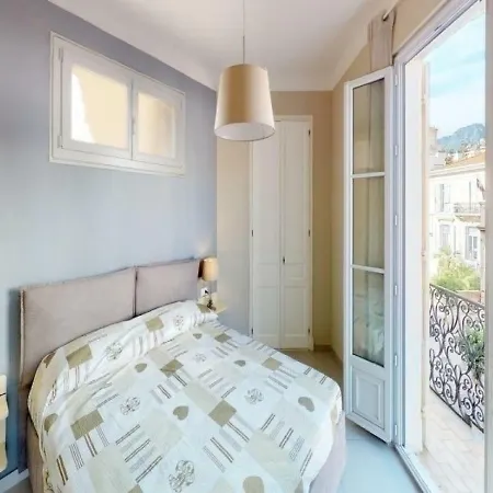 Apartment Beau 2p Neuf Plein Centre 1